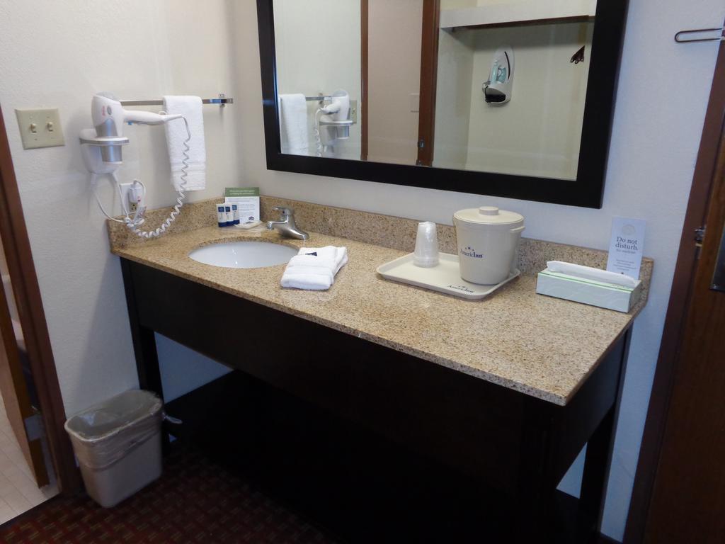 AmericInn by Wyndham Johnston Des Moines Urbandale Zimmer foto
